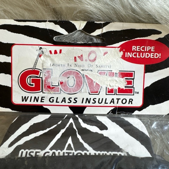 WINOS Gloveie Wine Glass Cool Sleeves Girlfriends Gift Women In Need Of Sanity - Picture 3 of 5